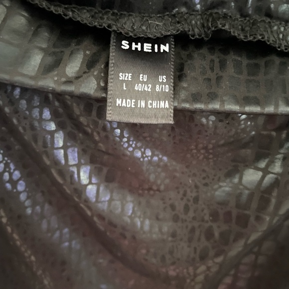 Faux crocodile leather mini skirt - Picture 5 of 5